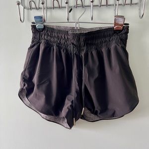 Lululemon Choose a Side Reversible Shorts in Heather Luxe Multiblack, Size 4